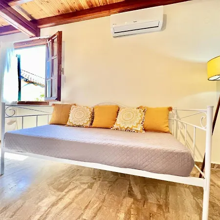 Renas Maisonette Near Roda (Corfu)