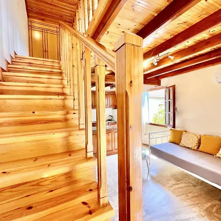 Renas Maisonette Near
